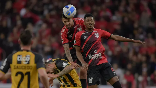 Athletico Paranaense vence o The Strongest com gol de pênalti
